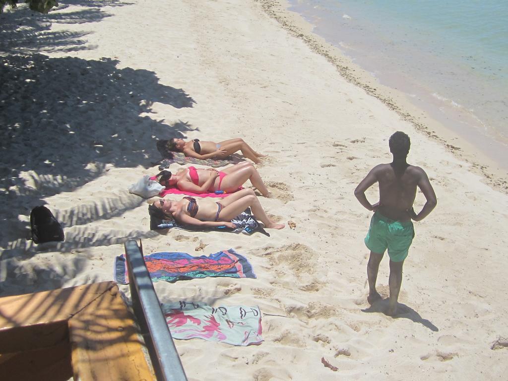 Vacations Beach Fale Hotel Manase Kültér fotó